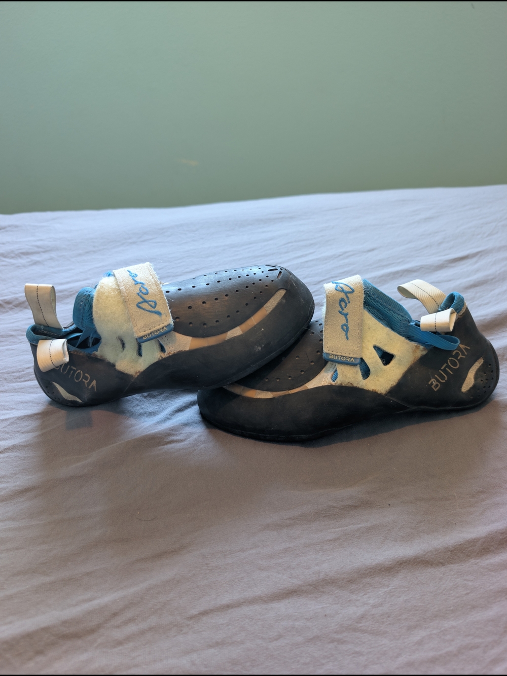 Acro Butora Women's Blue and Cream Climbing Shoes